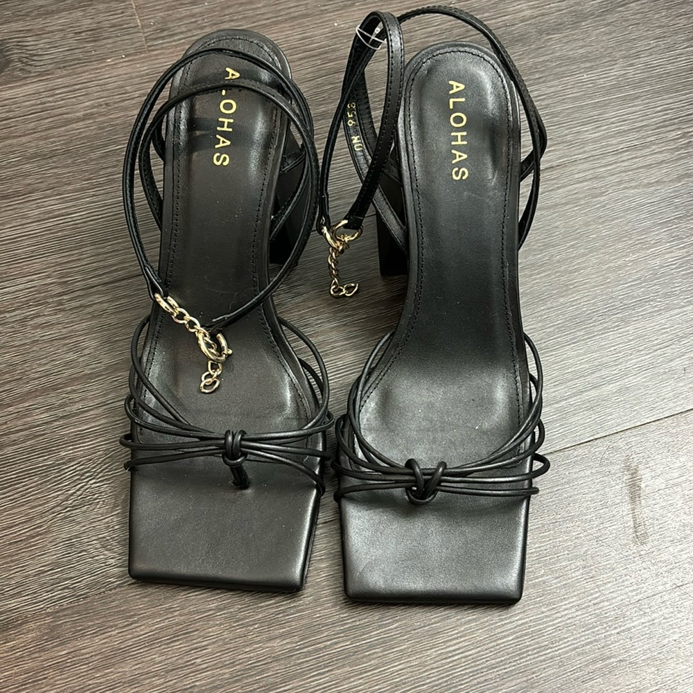 Alohas black Strappy sandal